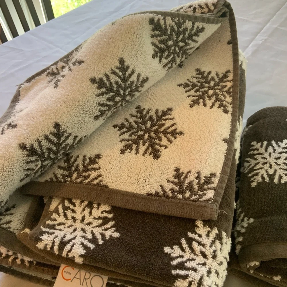 Snowflake Patterned gray and White Towels